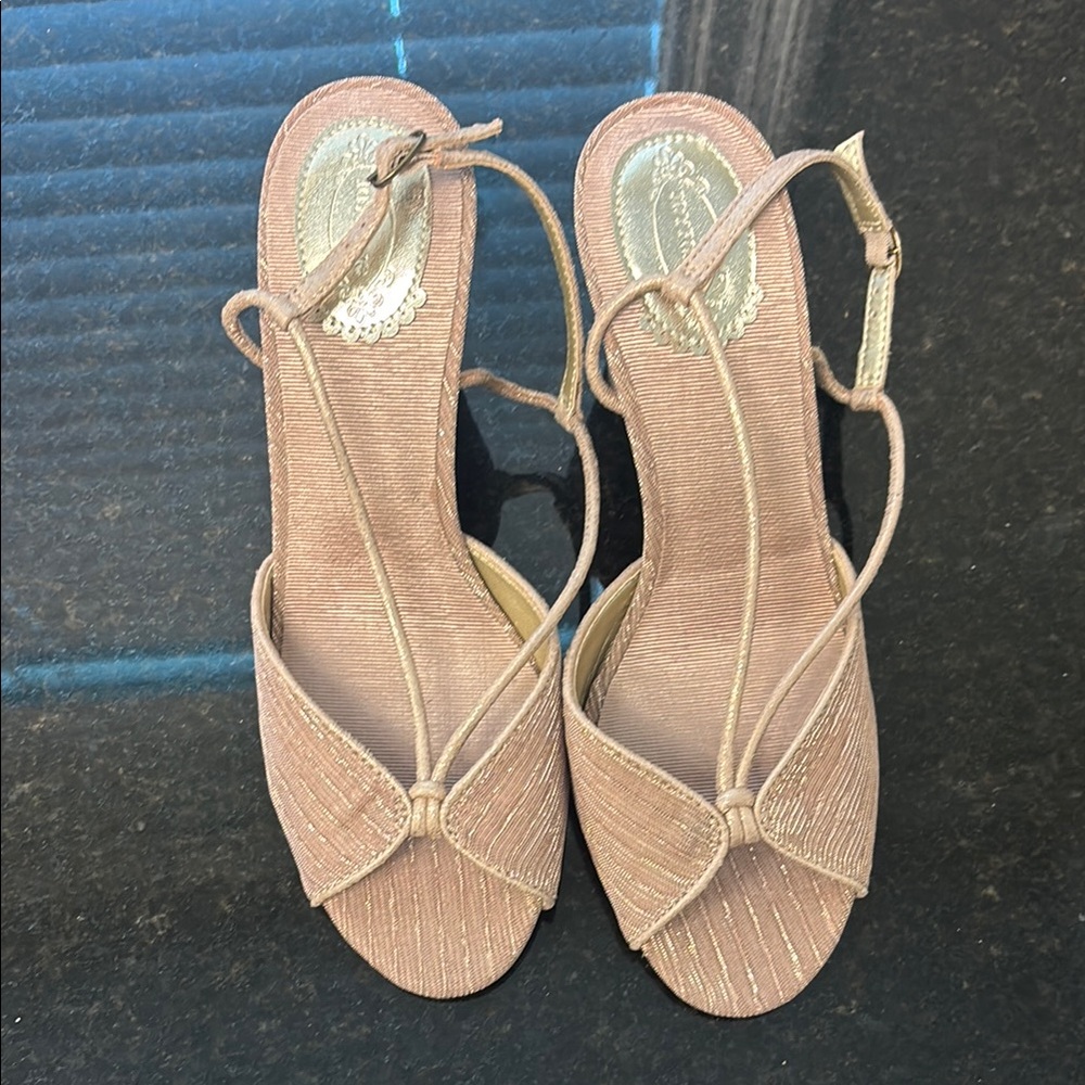 Joyfolie tan heals size 6 woman’s